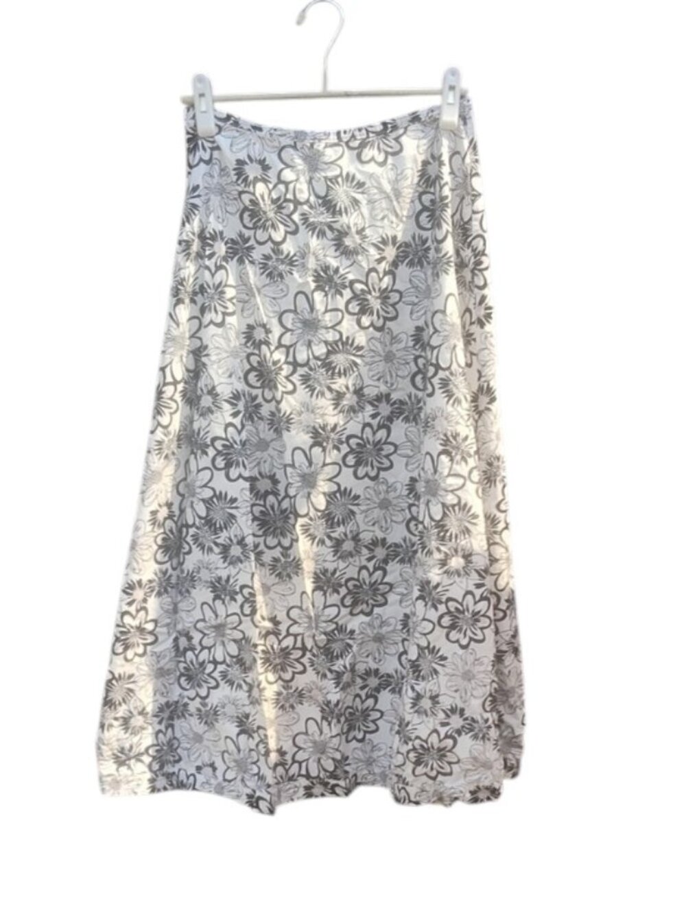 St Johns Bay -Black & White Floral A-Line Women's Skirt - sz 8 - callout on hem